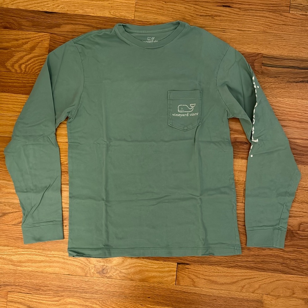 Vineyard Vines long sleeve logo tee size XS mens green